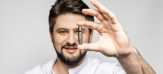 Имплантация MegaGen: решение для сложных случаев даже при дефиците костной ткани